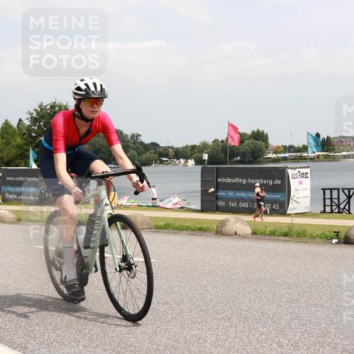 21.06.2025 - 27. Vierlanden-Triathlon H.Heesch http://msf.ph/oto/8006277 15.06.2025 12:06:13 Radfahren 205, 676 meine-sportfotos.de