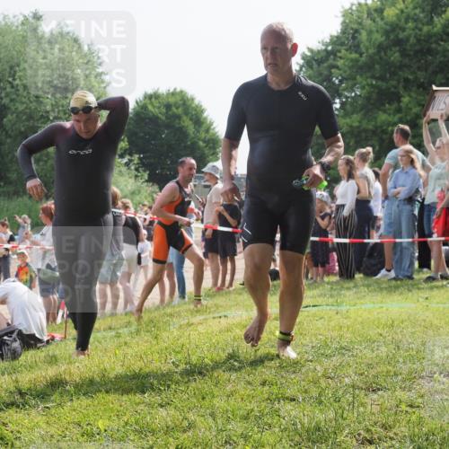 15.06.2025 - 27. Vierlanden-Triathlon KatJ http://msf.ph/oto/8006282 15.06.2025 10:05:26 Schwimmen 364, 382, 384, 393, 402, 409, 456 meine-sportfotos.de