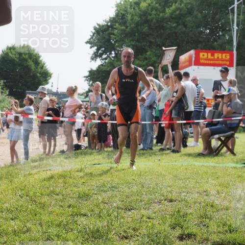 15.06.2025 - 27. Vierlanden-Triathlon KatJ http://msf.ph/oto/8006287 15.06.2025 10:05:28 Schwimmen 384, 393, 402, 409, 456 meine-sportfotos.de