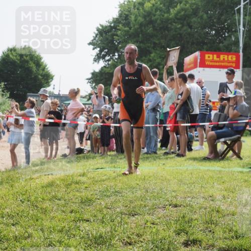 15.06.2025 - 27. Vierlanden-Triathlon KatJ http://msf.ph/oto/8006298 15.06.2025 10:05:28 Schwimmen 384, 393, 402, 409, 456 meine-sportfotos.de