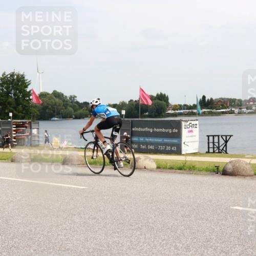 21.06.2025 - 27. Vierlanden-Triathlon H.Heesch http://msf.ph/oto/8006304 15.06.2025 11:57:58 Radfahren 952 meine-sportfotos.de