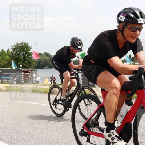 21.06.2025 - 27. Vierlanden-Triathlon H.Heesch http://msf.ph/oto/8006307 15.06.2025 12:06:29 Radfahren 712, 919, 941 meine-sportfotos.de