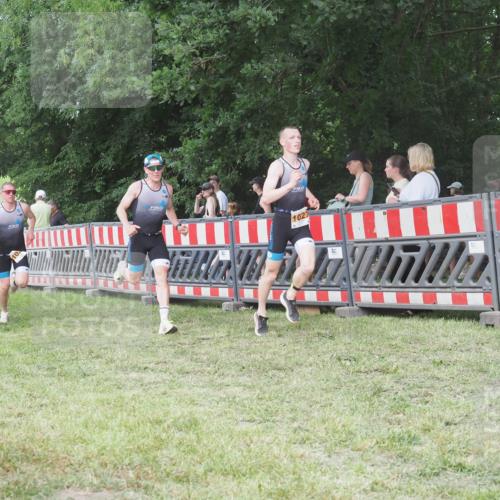 21.06.2025 - 27. Vierlanden-Triathlon KatJ http://msf.ph/oto/8006308 15.06.2025 12:59:25 Ziel 851, 1024, 1025, 1026, 1027 meine-sportfotos.de