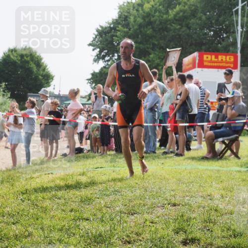 15.06.2025 - 27. Vierlanden-Triathlon KatJ http://msf.ph/oto/8006317 15.06.2025 10:05:28 Schwimmen 384, 393, 402, 409, 456 meine-sportfotos.de