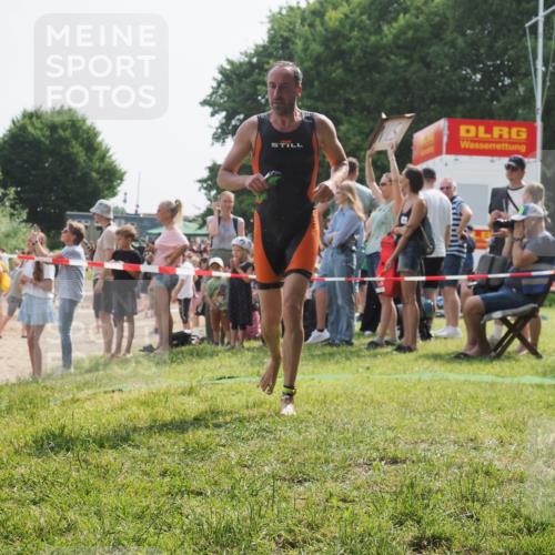 15.06.2025 - 27. Vierlanden-Triathlon KatJ http://msf.ph/oto/8006324 15.06.2025 10:05:28 Schwimmen 384, 393, 402, 409, 456 meine-sportfotos.de