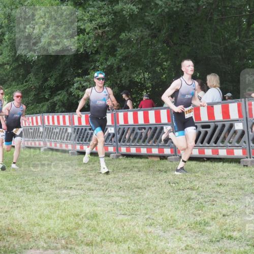 21.06.2025 - 27. Vierlanden-Triathlon KatJ http://msf.ph/oto/8006341 15.06.2025 12:59:25 Ziel 851, 1024, 1025, 1026, 1027 meine-sportfotos.de