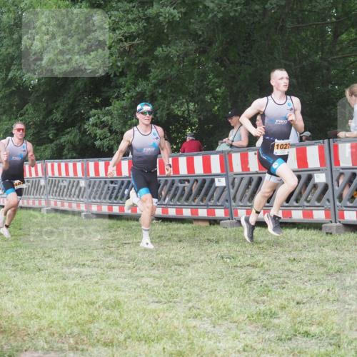 21.06.2025 - 27. Vierlanden-Triathlon KatJ http://msf.ph/oto/8006359 15.06.2025 12:59:26 Ziel 851, 1024, 1025, 1026, 1027 meine-sportfotos.de