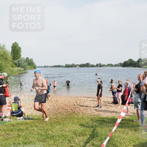 21.06.2025 - 27. Vierlanden-Triathlon MichiJ http://msf.ph/oto/8006367 15.06.2026 10:07:25 Schwimmen 374, 383, 391, 414, 431 meine-sportfotos.de