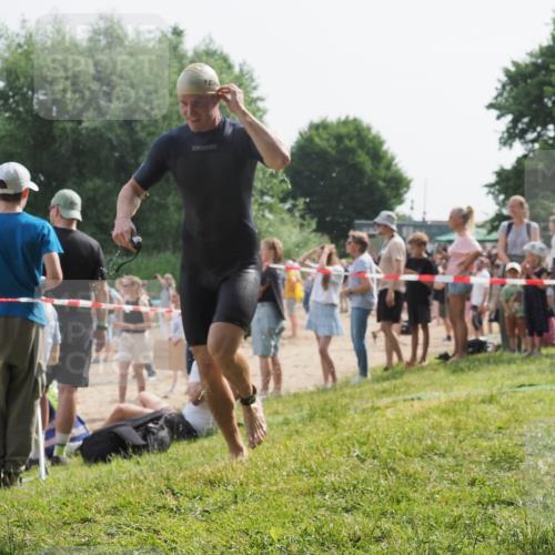 15.06.2025 - 27. Vierlanden-Triathlon KatJ http://msf.ph/oto/8006392 15.06.2025 10:05:30 Schwimmen 393, 402, 409, 456 meine-sportfotos.de