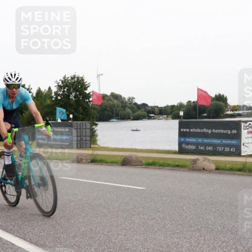 15.06.2025 - 27. Vierlanden-Triathlon H.Heesch http://msf.ph/oto/8006395 15.06.2025 10:38:52 Radfahren 17, 235, 298 meine-sportfotos.de