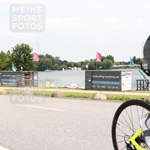 21.06.2025 - 27. Vierlanden-Triathlon H.Heesch http://msf.ph/oto/8006409 15.06.2025 12:06:44 Radfahren 713 meine-sportfotos.de
