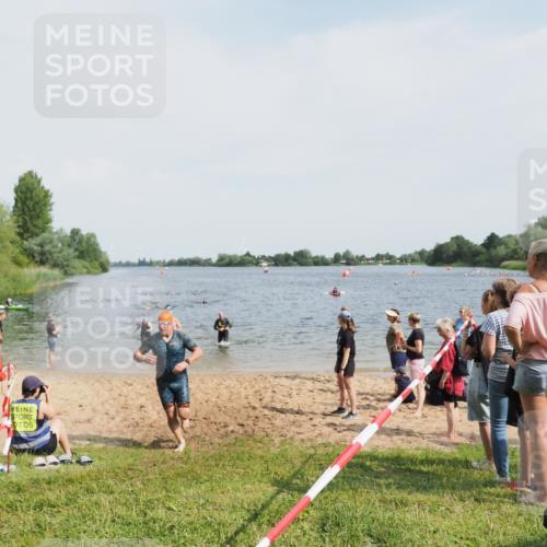 21.06.2025 - 27. Vierlanden-Triathlon MichiJ http://msf.ph/oto/8006412 15.06.2026 10:07:27 Schwimmen 374, 379, 391, 414, 431 meine-sportfotos.de