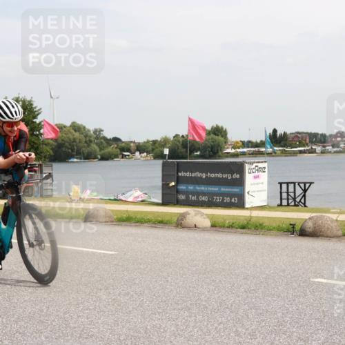 21.06.2025 - 27. Vierlanden-Triathlon H.Heesch http://msf.ph/oto/8006421 15.06.2025 11:58:42 Radfahren 213, 927 meine-sportfotos.de