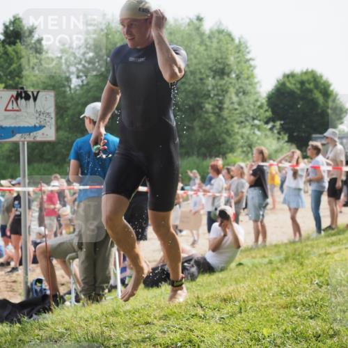 15.06.2025 - 27. Vierlanden-Triathlon KatJ http://msf.ph/oto/8006423 15.06.2025 10:05:31 Schwimmen 378, 393, 402, 409, 456 meine-sportfotos.de