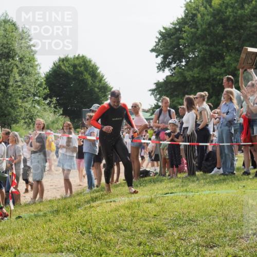 15.06.2025 - 27. Vierlanden-Triathlon KatJ http://msf.ph/oto/8006429 15.06.2025 10:05:37 Schwimmen 366, 378, 401, 409, 413, 456 meine-sportfotos.de