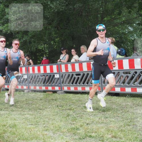21.06.2025 - 27. Vierlanden-Triathlon KatJ http://msf.ph/oto/8006431 15.06.2025 12:59:26 Ziel 851, 1024, 1025, 1026, 1027 meine-sportfotos.de