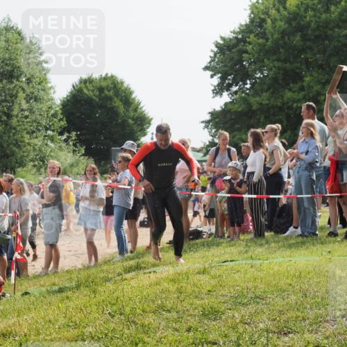 15.06.2025 - 27. Vierlanden-Triathlon KatJ http://msf.ph/oto/8006435 15.06.2025 10:05:37 Schwimmen 366, 378, 401, 409, 413, 456 meine-sportfotos.de