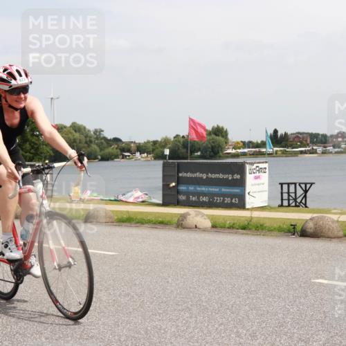 21.06.2025 - 27. Vierlanden-Triathlon H.Heesch http://msf.ph/oto/8006444 15.06.2025 11:58:42 Radfahren 213, 927 meine-sportfotos.de