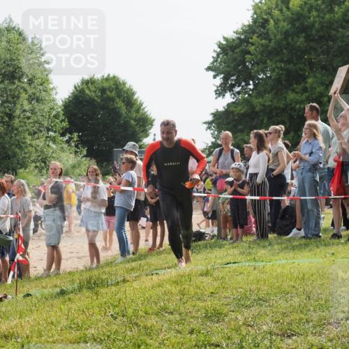 15.06.2025 - 27. Vierlanden-Triathlon KatJ http://msf.ph/oto/8006447 15.06.2025 10:05:37 Schwimmen 366, 378, 401, 409, 413, 456 meine-sportfotos.de