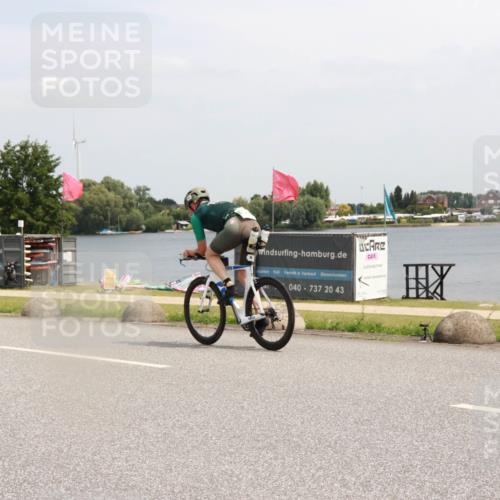 21.06.2025 - 27. Vierlanden-Triathlon H.Heesch http://msf.ph/oto/8006451 15.06.2025 11:58:43 Radfahren 213, 927, 963 meine-sportfotos.de