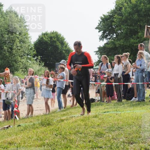 15.06.2025 - 27. Vierlanden-Triathlon KatJ http://msf.ph/oto/8006454 15.06.2025 10:05:38 Schwimmen 366, 378, 401, 409, 413 meine-sportfotos.de