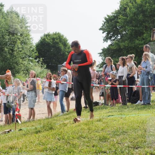 15.06.2025 - 27. Vierlanden-Triathlon KatJ http://msf.ph/oto/8006457 15.06.2025 10:05:38 Schwimmen 366, 378, 401, 409, 413 meine-sportfotos.de