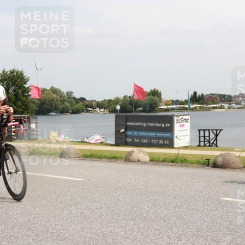 21.06.2025 - 27. Vierlanden-Triathlon H.Heesch http://msf.ph/oto/8006469 15.06.2025 11:58:46 Radfahren 213, 682, 771, 927, 963 meine-sportfotos.de