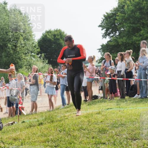 15.06.2025 - 27. Vierlanden-Triathlon KatJ http://msf.ph/oto/8006470 15.06.2025 10:05:38 Schwimmen 366, 378, 401, 409, 413 meine-sportfotos.de