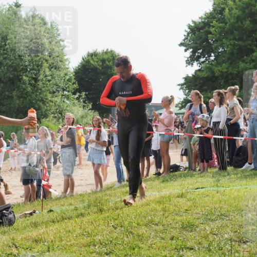 15.06.2025 - 27. Vierlanden-Triathlon KatJ http://msf.ph/oto/8006477 15.06.2025 10:05:38 Schwimmen 366, 378, 401, 409, 413 meine-sportfotos.de