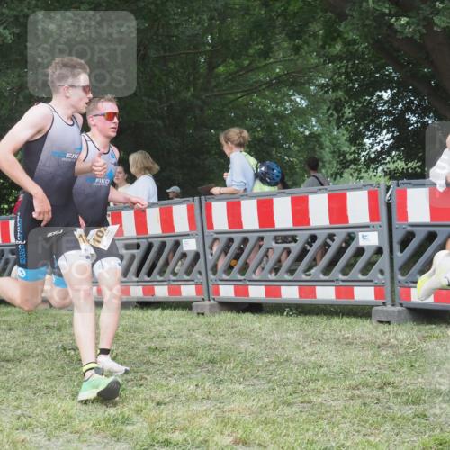 21.06.2025 - 27. Vierlanden-Triathlon KatJ http://msf.ph/oto/8006485 15.06.2025 12:59:27 Ziel 851, 1024, 1025, 1026 meine-sportfotos.de