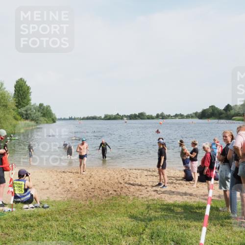 21.06.2025 - 27. Vierlanden-Triathlon MichiJ http://msf.ph/oto/8006488 15.06.2026 10:07:29 Schwimmen 374, 379, 391, 414, 431, 468 meine-sportfotos.de