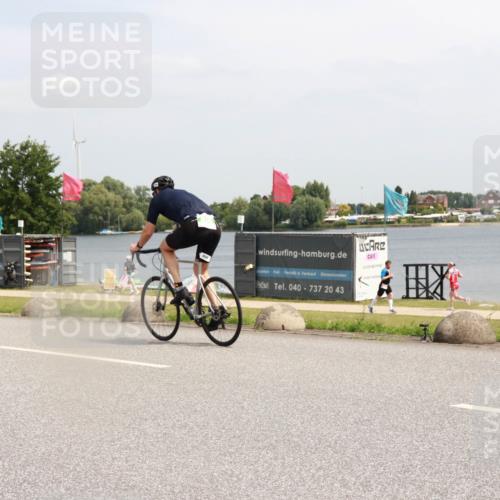 21.06.2025 - 27. Vierlanden-Triathlon H.Heesch http://msf.ph/oto/8006496 15.06.2025 11:58:54 Radfahren 682, 856, 861 meine-sportfotos.de