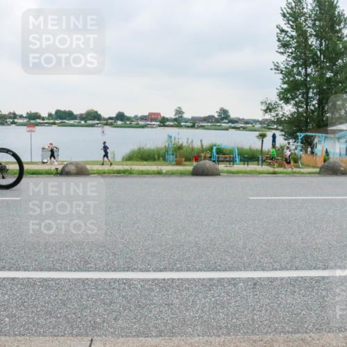 21.06.2025 - 27. Vierlanden-Triathlon H.Heesch http://msf.ph/oto/8006501 15.06.2025 13:13:17 Radfahren 1177, 1191 meine-sportfotos.de
