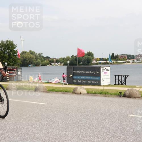 21.06.2025 - 27. Vierlanden-Triathlon H.Heesch http://msf.ph/oto/8006509 15.06.2025 11:58:58 Radfahren 852, 856 meine-sportfotos.de