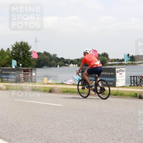 21.06.2025 - 27. Vierlanden-Triathlon H.Heesch http://msf.ph/oto/8006524 15.06.2025 12:06:47 Radfahren 713, 852 meine-sportfotos.de