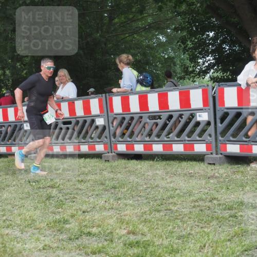 21.06.2025 - 27. Vierlanden-Triathlon KatJ http://msf.ph/oto/8006525 15.06.2025 12:59:30 Ziel 851 meine-sportfotos.de