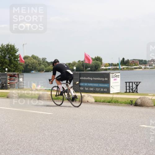 21.06.2025 - 27. Vierlanden-Triathlon H.Heesch http://msf.ph/oto/8006535 15.06.2025 11:59:15 Radfahren 703 meine-sportfotos.de