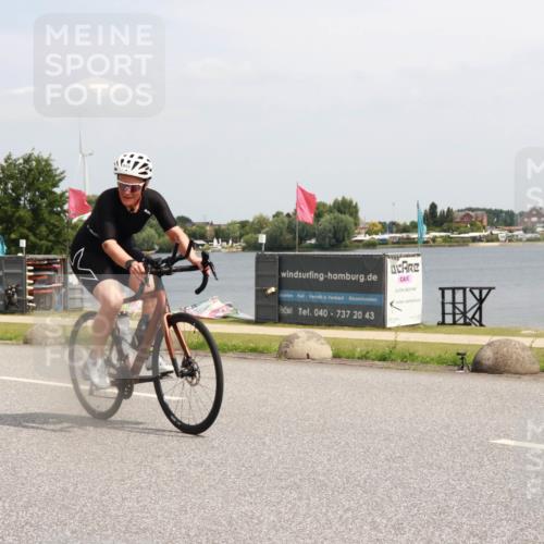 21.06.2025 - 27. Vierlanden-Triathlon H.Heesch http://msf.ph/oto/8006542 15.06.2025 11:59:25 Radfahren 770, 945 meine-sportfotos.de