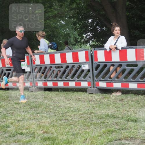 21.06.2025 - 27. Vierlanden-Triathlon KatJ http://msf.ph/oto/8006544 15.06.2025 12:59:30 Ziel 851 meine-sportfotos.de