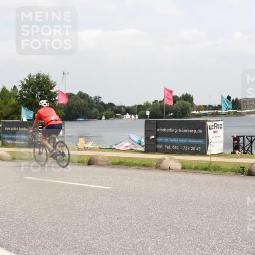 21.06.2025 - 27. Vierlanden-Triathlon H.Heesch http://msf.ph/oto/8006545 15.06.2025 12:06:47 Radfahren 713, 852 meine-sportfotos.de