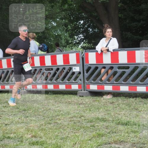 21.06.2025 - 27. Vierlanden-Triathlon KatJ http://msf.ph/oto/8006554 15.06.2025 12:59:31 Ziel 851 meine-sportfotos.de
