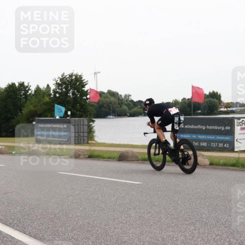 15.06.2025 - 27. Vierlanden-Triathlon H.Heesch http://msf.ph/oto/8006571 15.06.2025 10:39:32 Radfahren 130, 281 meine-sportfotos.de