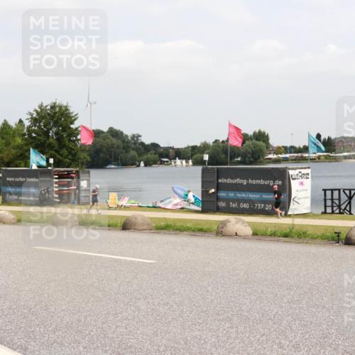 21.06.2025 - 27. Vierlanden-Triathlon H.Heesch http://msf.ph/oto/8006573 15.06.2025 12:06:48 Radfahren 713, 852 meine-sportfotos.de