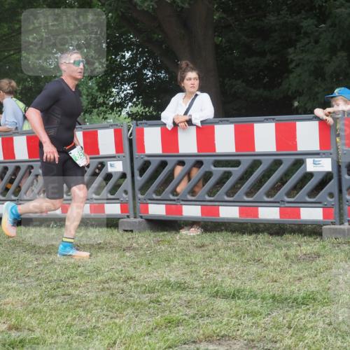 21.06.2025 - 27. Vierlanden-Triathlon KatJ http://msf.ph/oto/8006582 15.06.2025 12:59:31 Ziel 851 meine-sportfotos.de