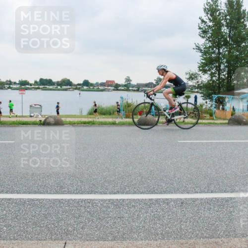 21.06.2025 - 27. Vierlanden-Triathlon H.Heesch http://msf.ph/oto/8006586 15.06.2025 13:13:26 Radfahren 1173, 1200, 1225 meine-sportfotos.de