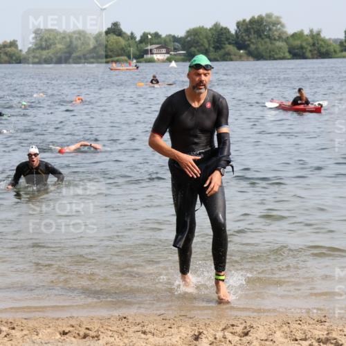 15.06.2025 - 27. Vierlanden-Triathlon Lena Gebhardt http://msf.ph/oto/8006587 15.06.2025 10:04:31 Schwimmen 390, 404, 426, 452 meine-sportfotos.de