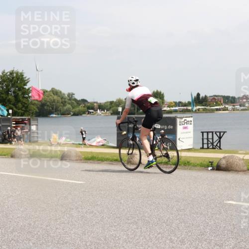 21.06.2025 - 27. Vierlanden-Triathlon H.Heesch http://msf.ph/oto/8006598 15.06.2025 11:59:35 Radfahren 789 meine-sportfotos.de