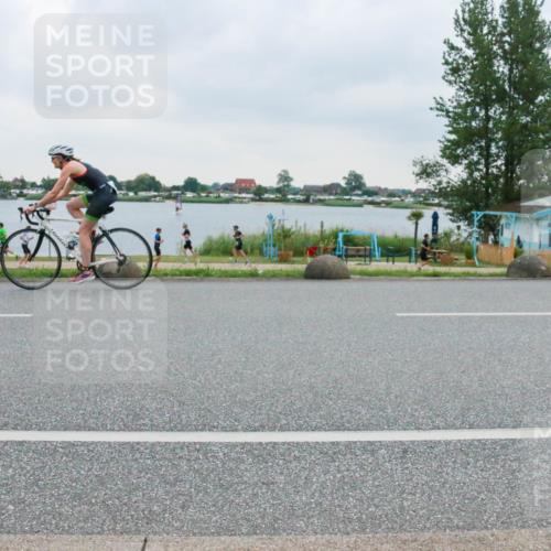 21.06.2025 - 27. Vierlanden-Triathlon H.Heesch http://msf.ph/oto/8006606 15.06.2025 13:13:26 Radfahren 1173, 1200, 1225 meine-sportfotos.de