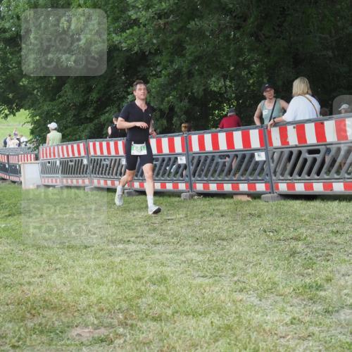 21.06.2025 - 27. Vierlanden-Triathlon KatJ http://msf.ph/oto/8006614 15.06.2025 13:00:03 Ziel 661 meine-sportfotos.de