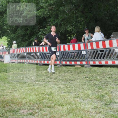21.06.2025 - 27. Vierlanden-Triathlon KatJ http://msf.ph/oto/8006624 15.06.2025 13:00:03 Ziel 661 meine-sportfotos.de